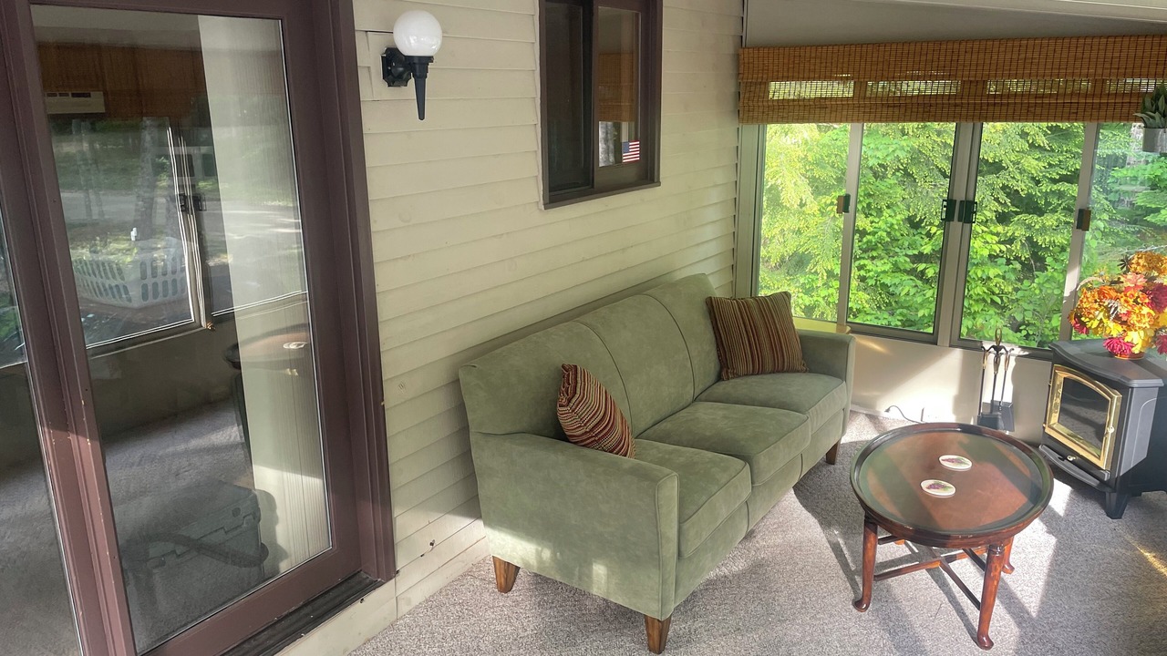 Photo of Livingroom in Moultonborough