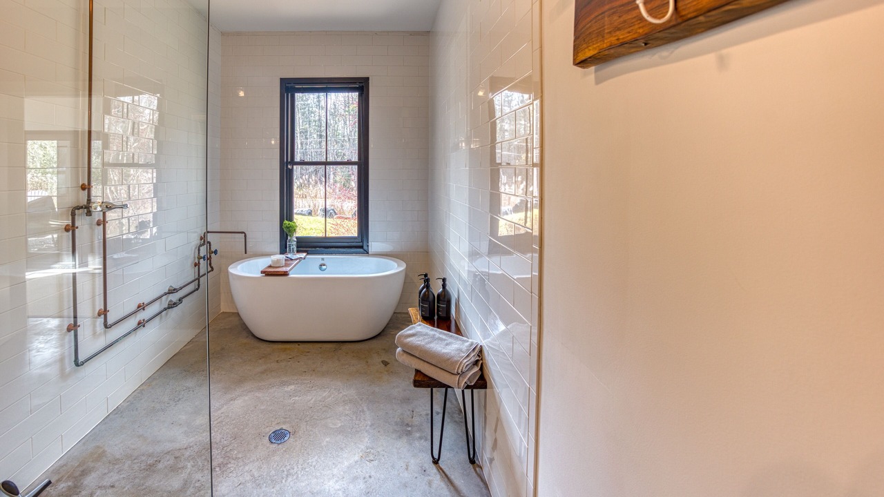 Photo of Bathroom in Lee