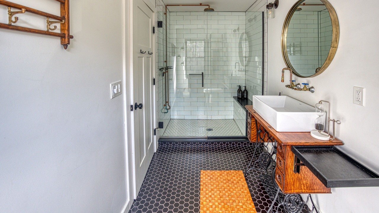 Photo of Bathroom in Lee