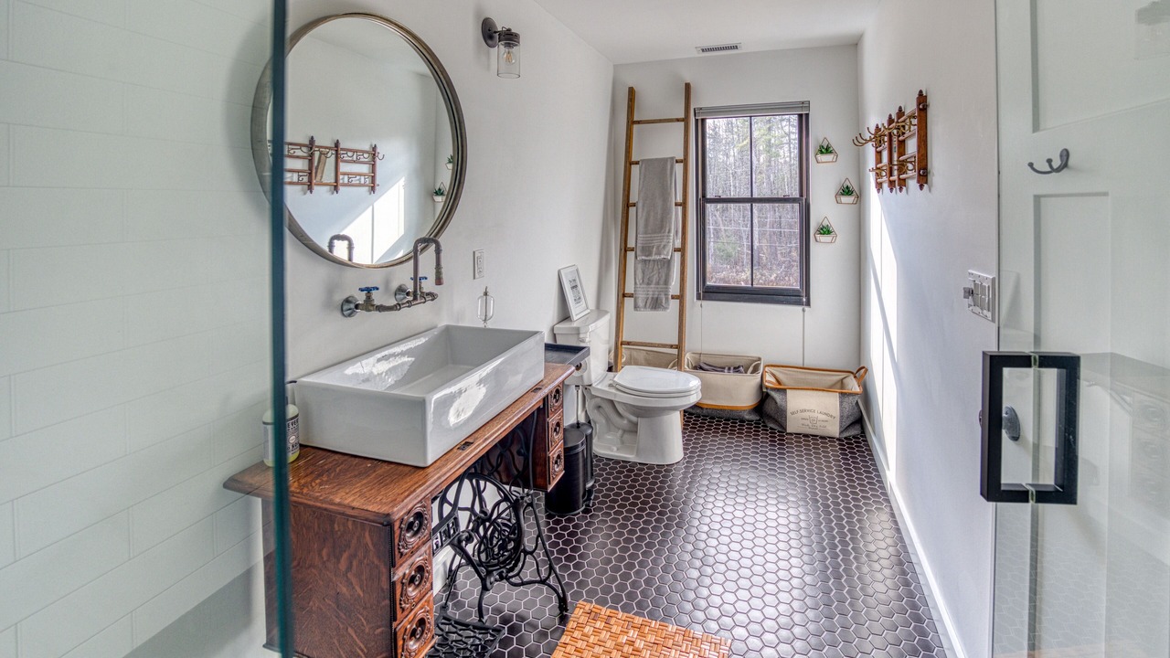 Photo of Bathroom in Lee