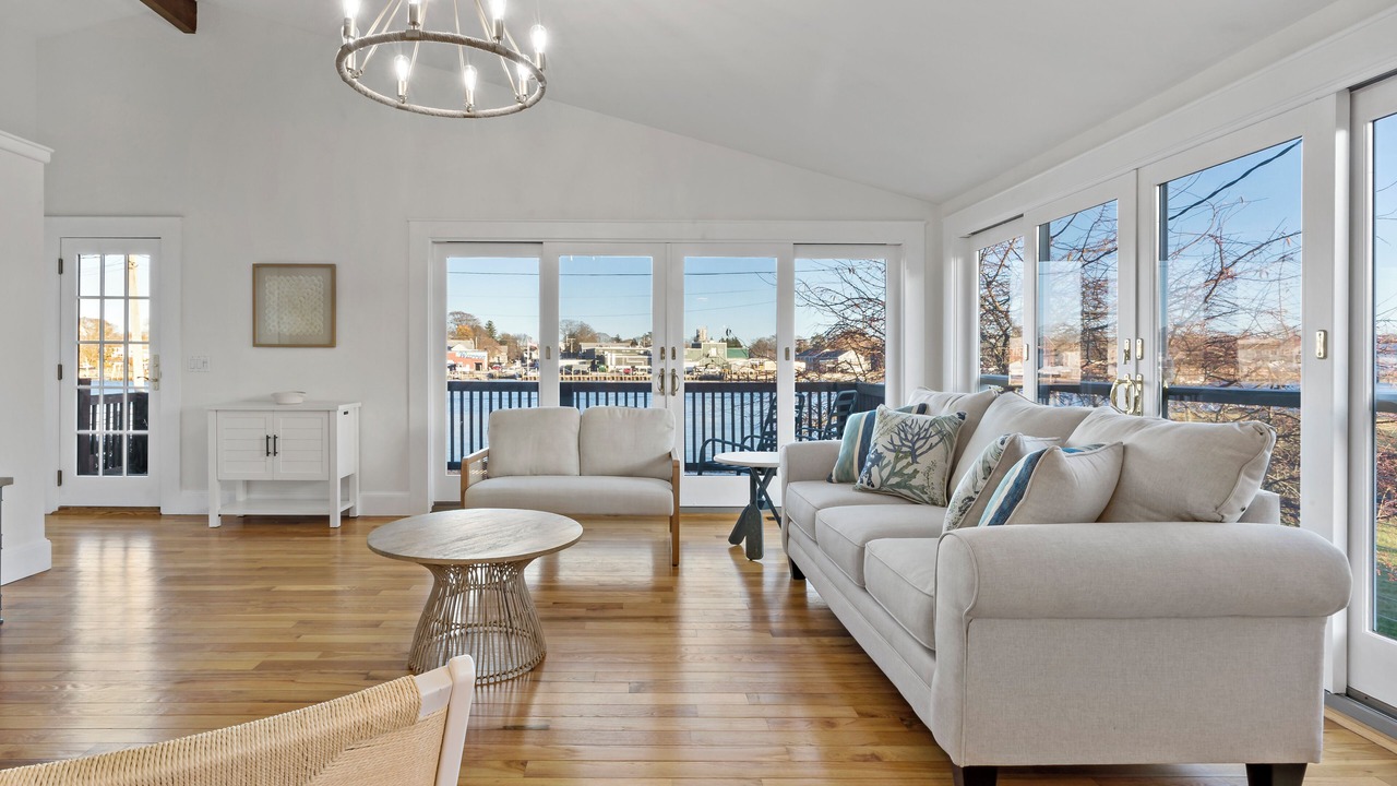 Photo of Livingroom in Warren
