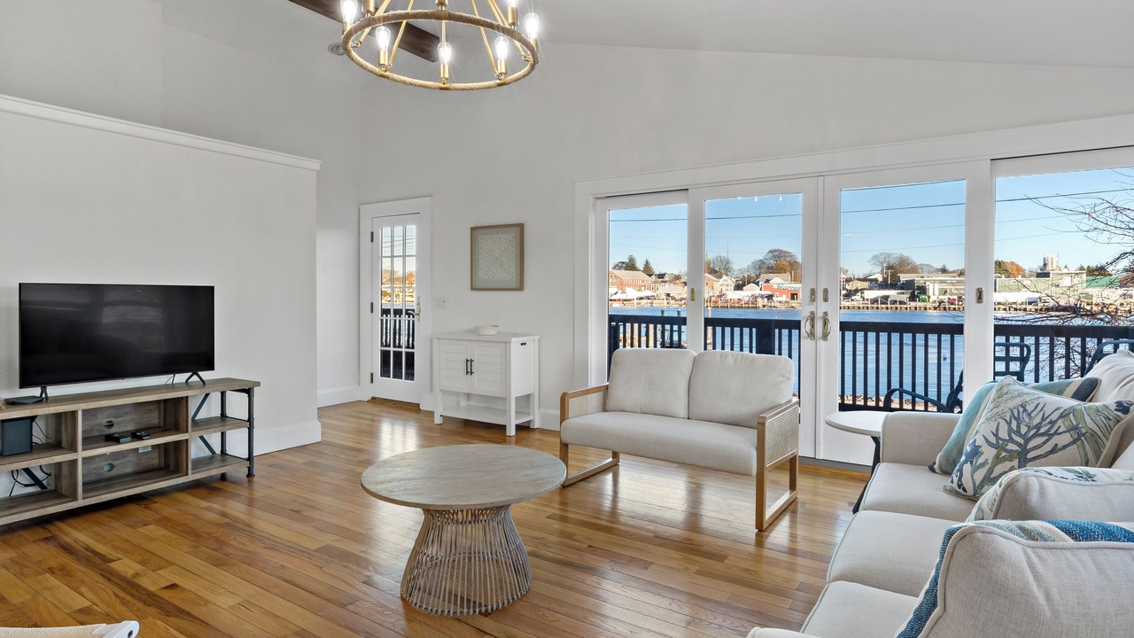 Photo of Livingroom in Warren
