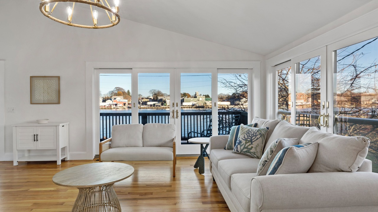 Photo of Livingroom in Warren