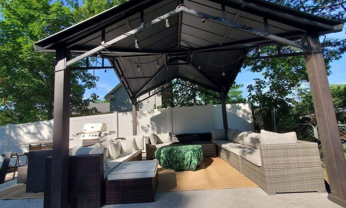 Photo of Patio Balcony in West End - West Side