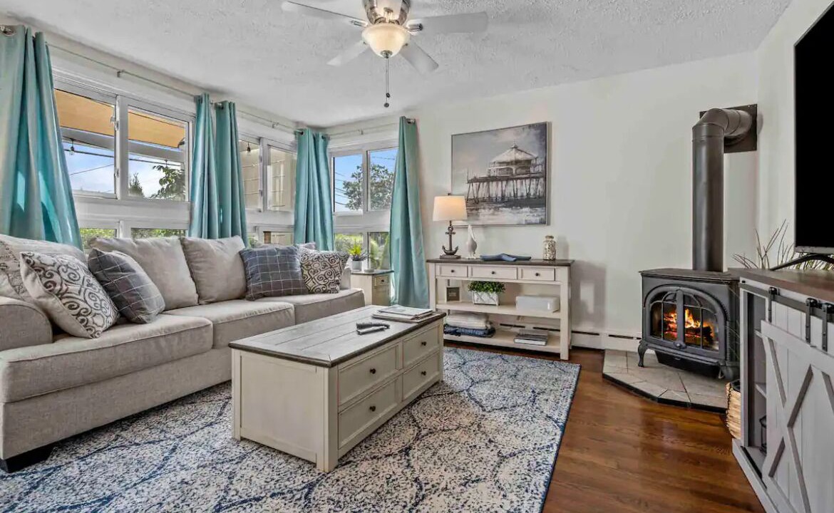 Photo of Livingroom in Newport East