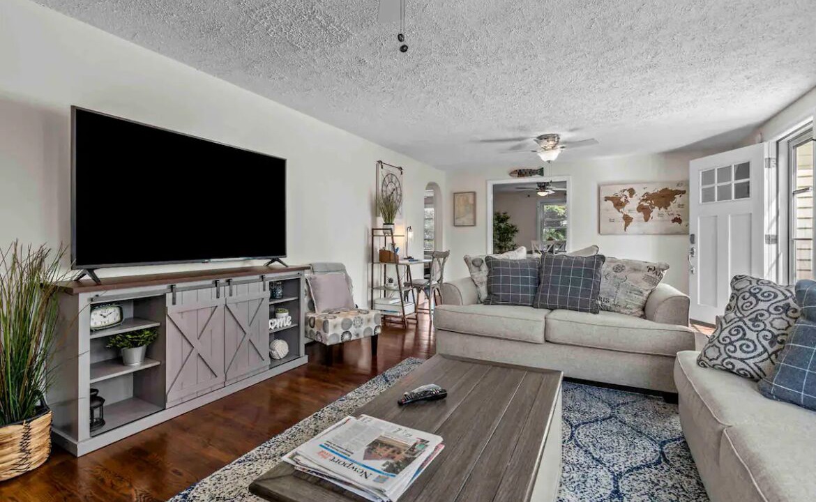 Photo of Livingroom in Newport East