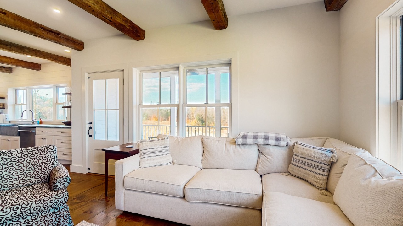 Photo of Livingroom in South Londonderry