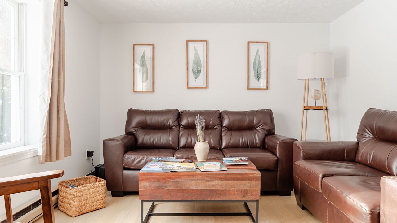 Photo of Livingroom in East Deering