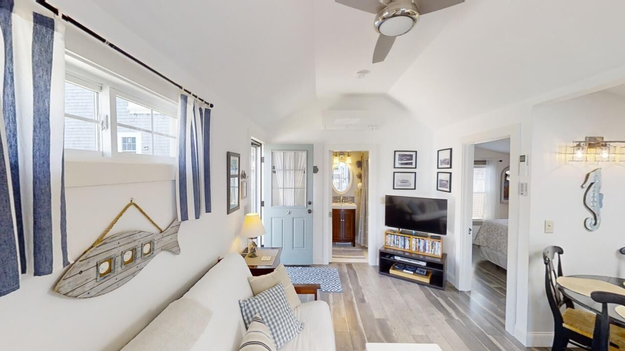 Photo of Livingroom in West Yarmouth
