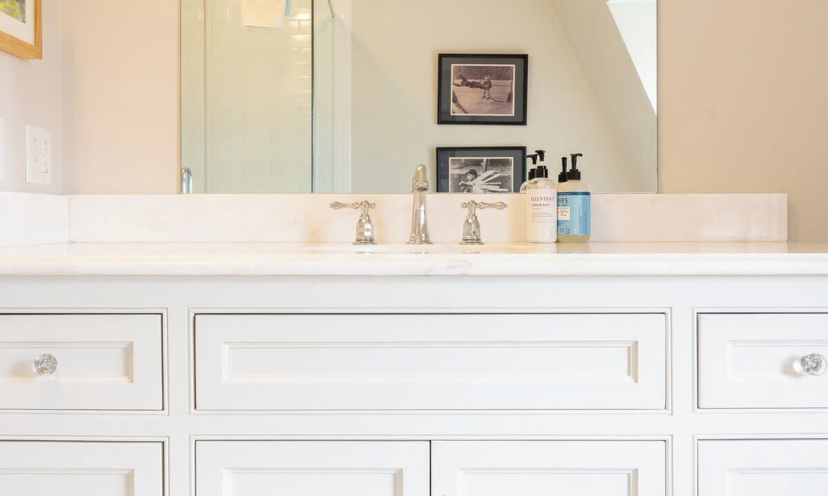 Photo of Bathroom in Bellevue Avenue Historic District