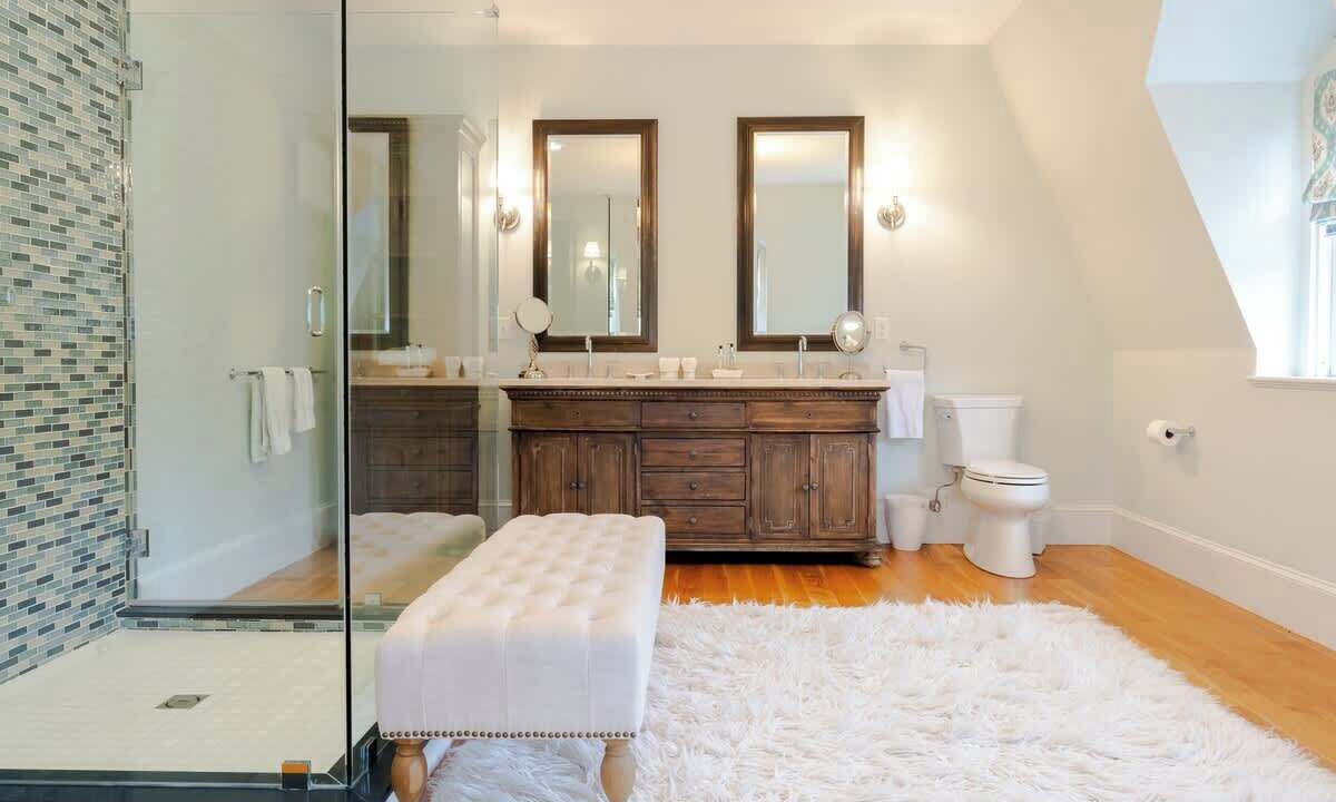 Photo of Bathroom in Bellevue Avenue Historic District