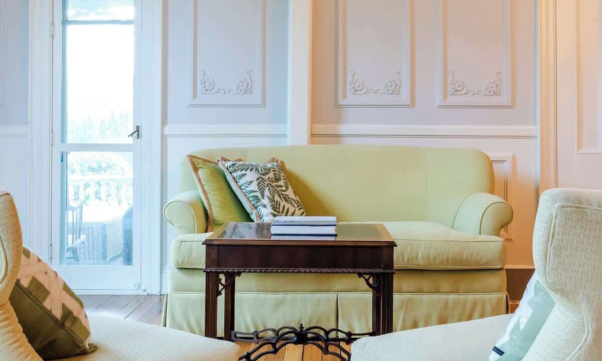 Photo of Livingroom in Bellevue Avenue Historic District