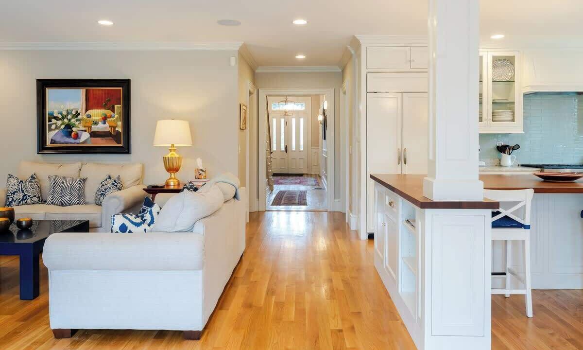 Photo of Livingroom in Bellevue Avenue Historic District