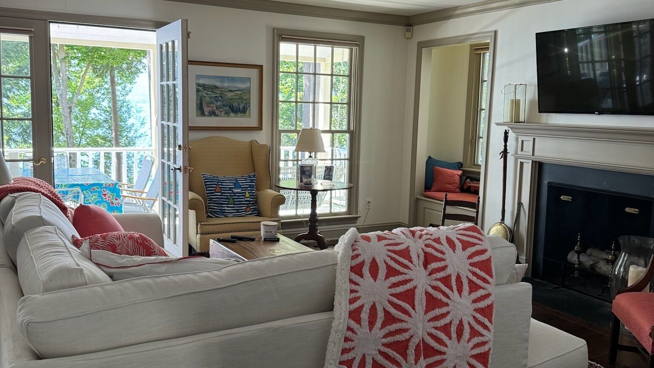 Photo of Livingroom in Wolfeboro