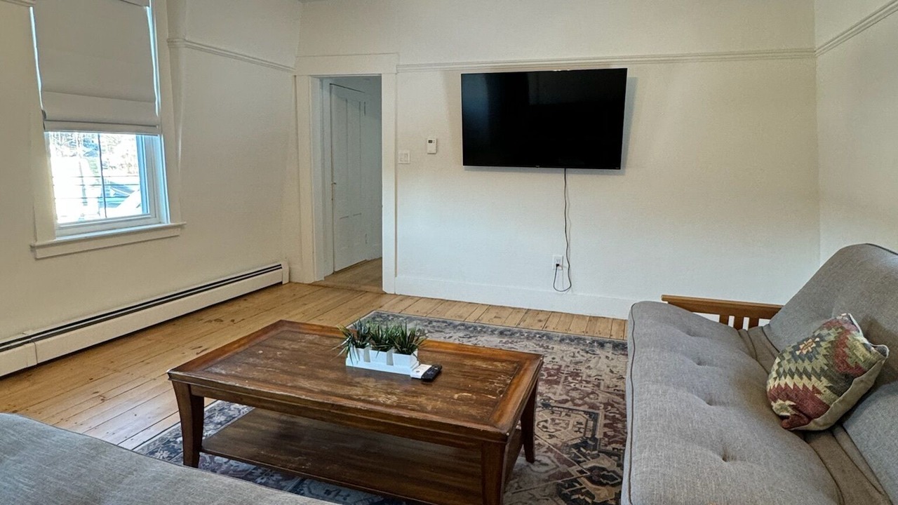 Photo of Livingroom in Alton