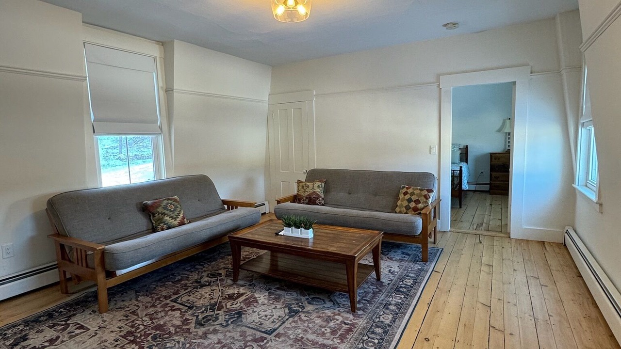 Photo of Livingroom in Alton