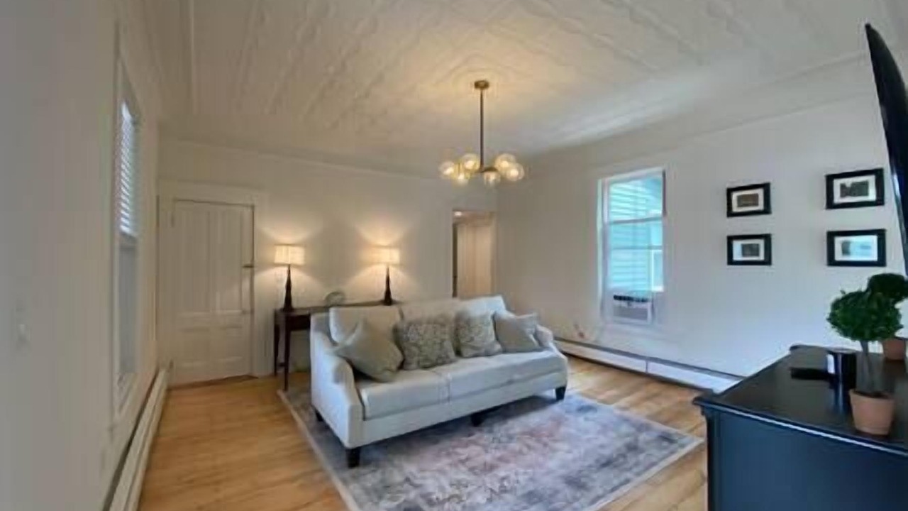 Photo of Livingroom in Alton