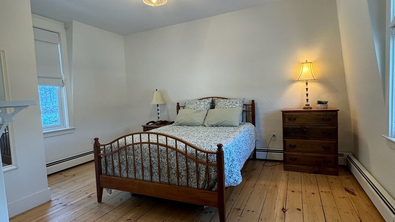 Photo of Bedroom in Alton