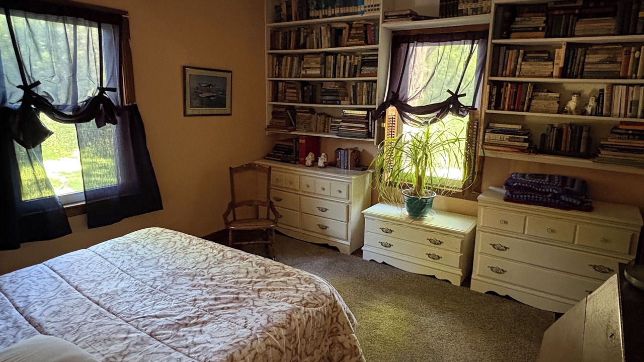Photo of Bedroom in Town of Scriba