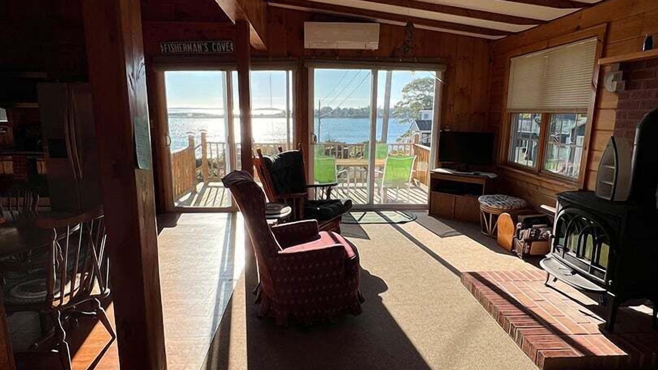 Photo of Livingroom in Mid-Coast and Islands