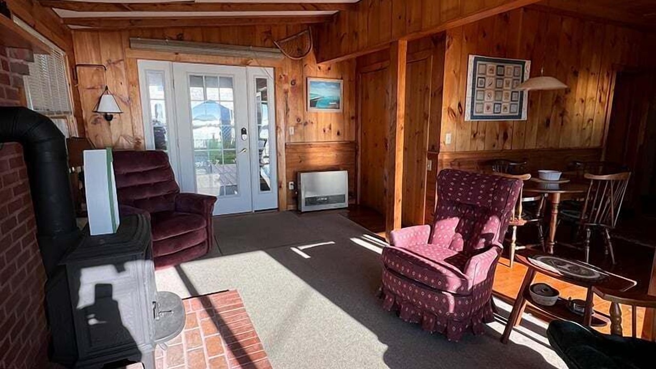Photo of Livingroom in Mid-Coast and Islands