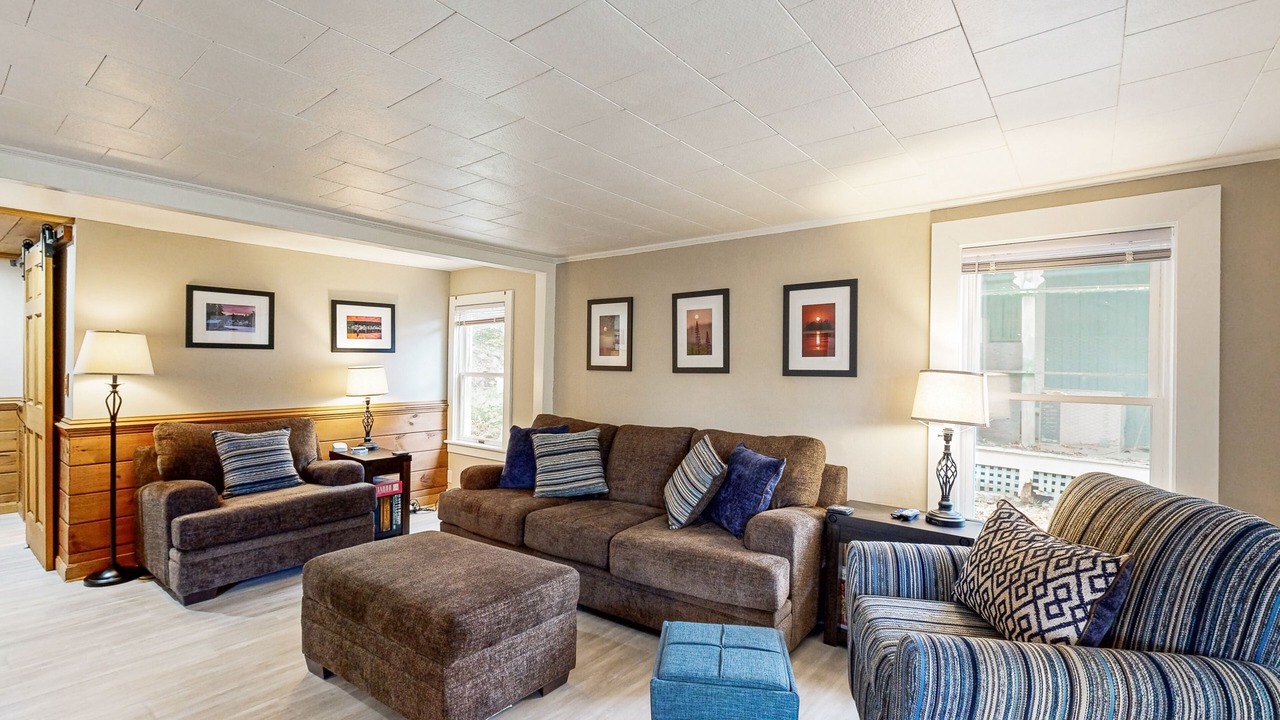 Photo of Livingroom in Alton Bay