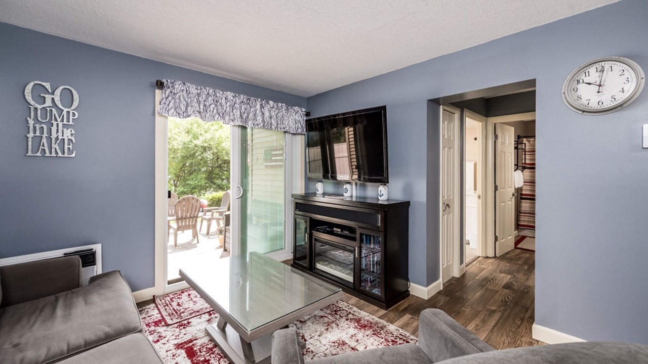 Photo of Livingroom in Weirs Beach