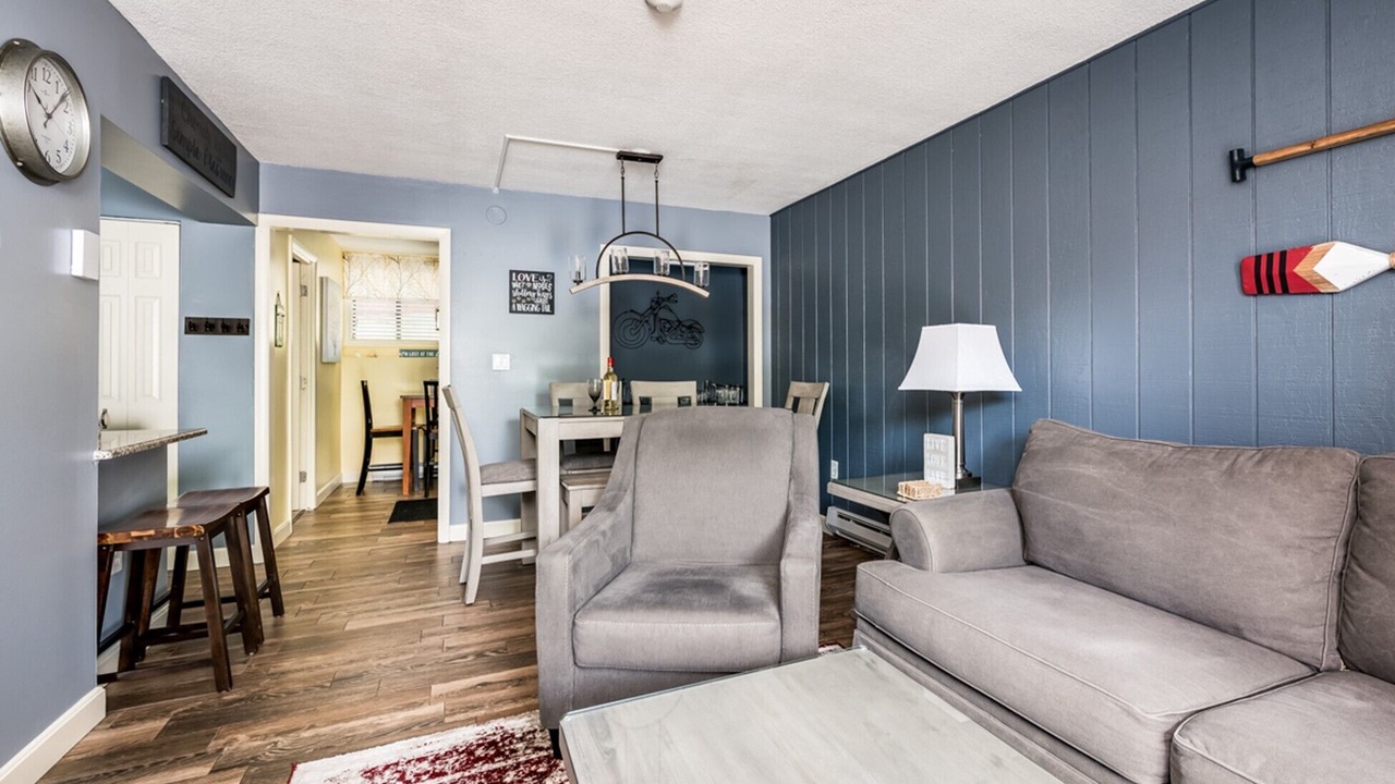Photo of Livingroom in Weirs Beach