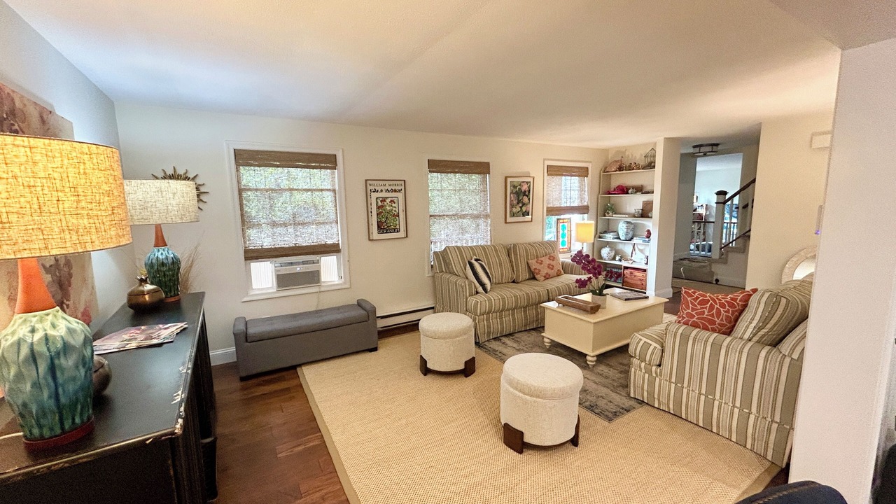 Photo of Livingroom in Westerly