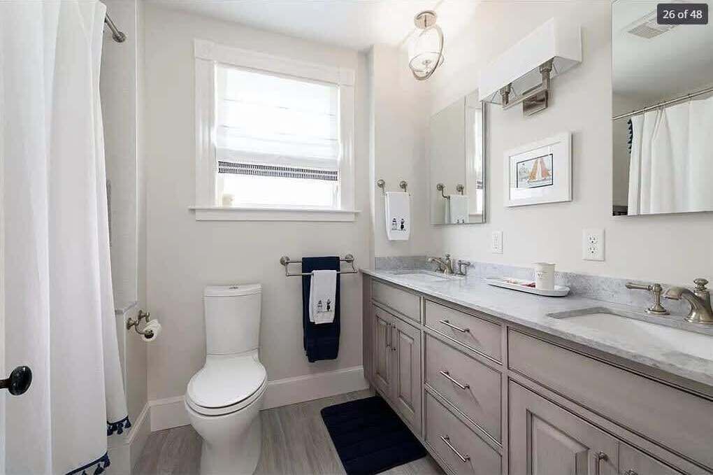 Photo of Bathroom in The Point