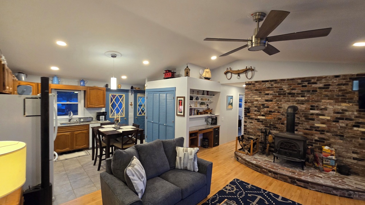 Photo of Livingroom in Hall Quarry