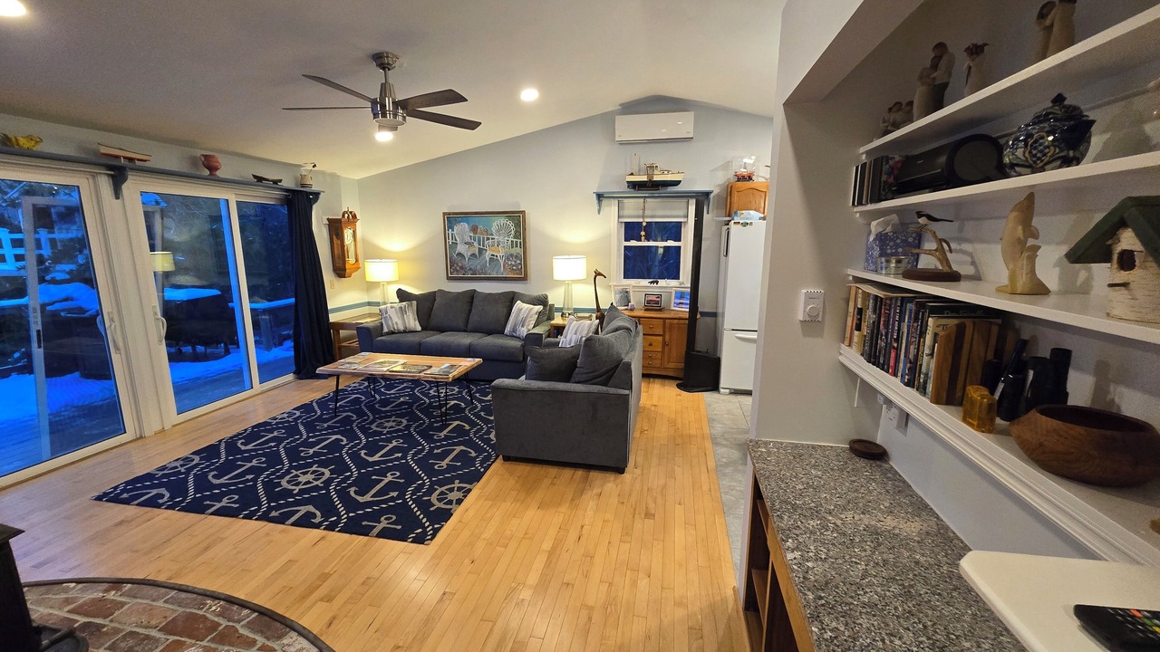 Photo of Livingroom in Hall Quarry