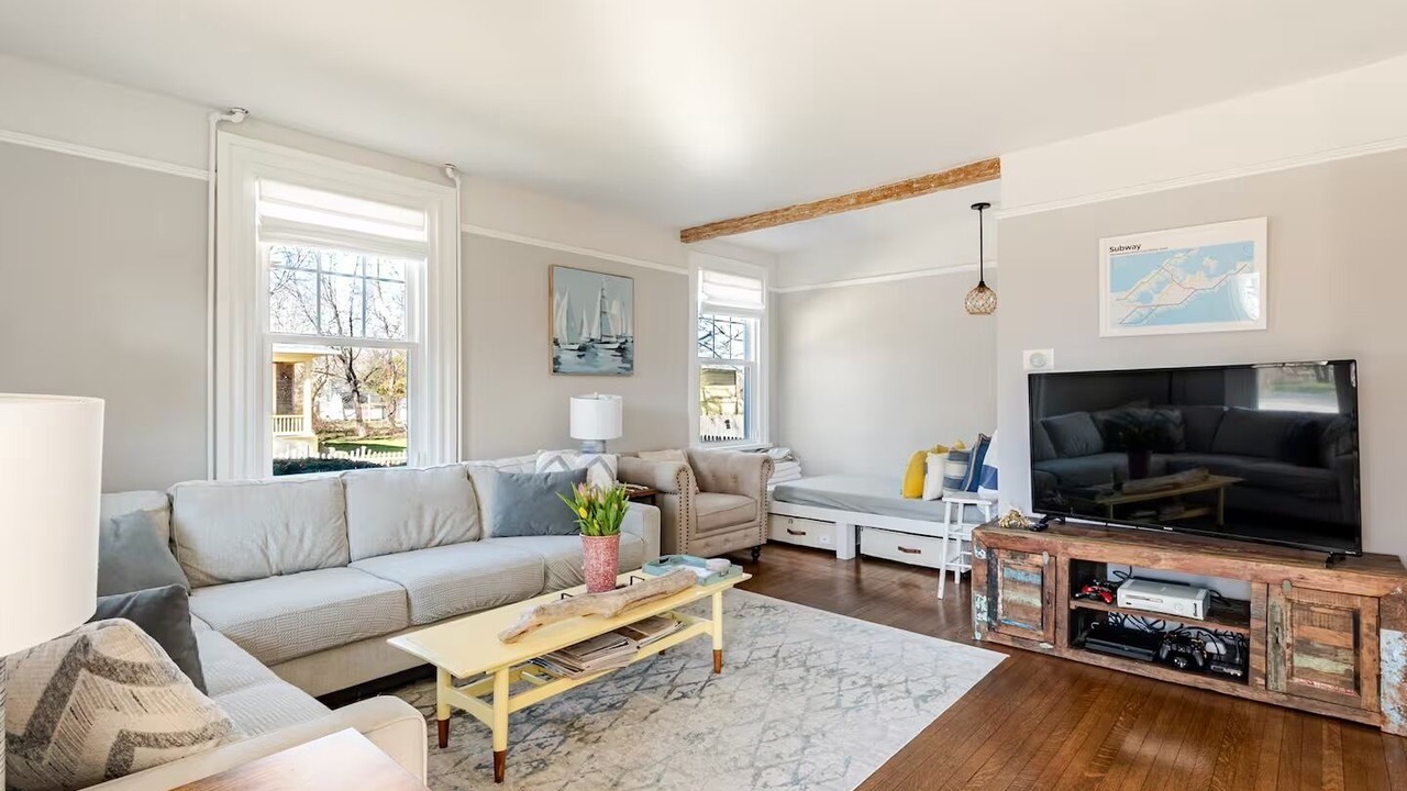 Photo of Livingroom in Greenport West