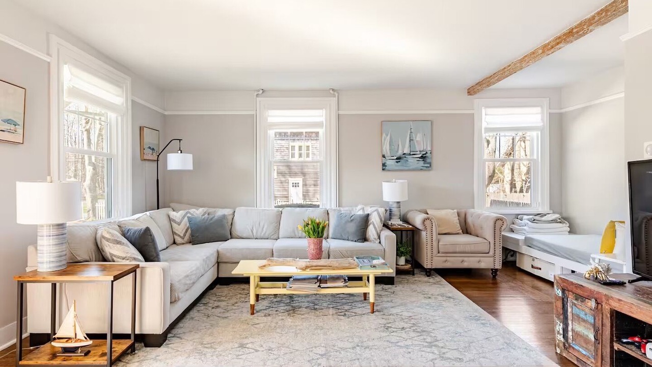 Photo of Livingroom in Greenport West