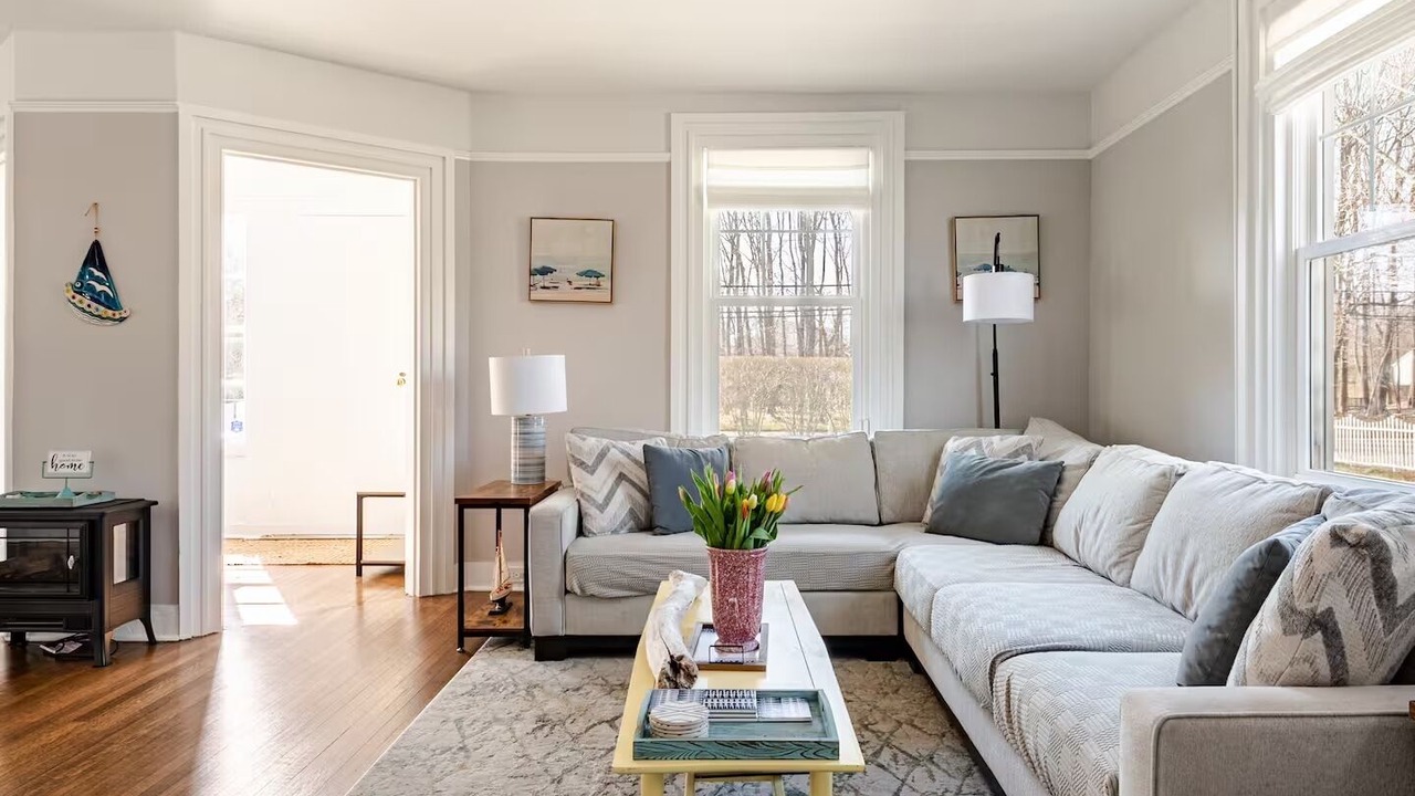 Photo of Livingroom in Greenport West