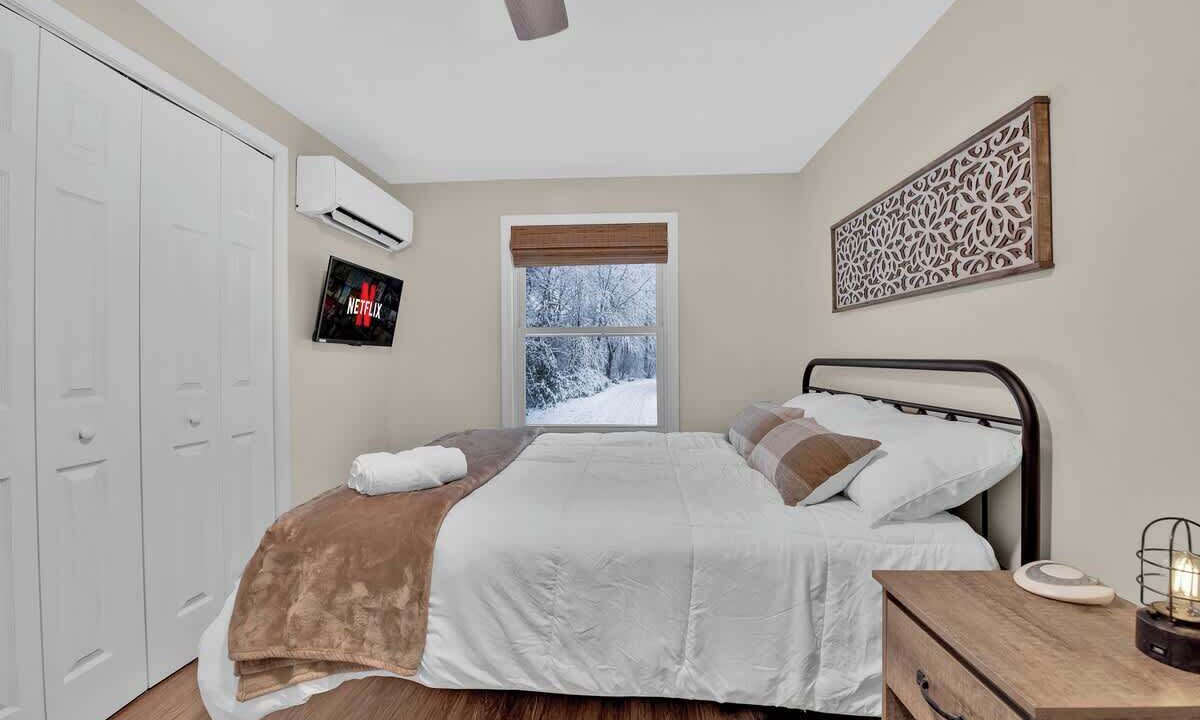 Photo of Bedroom in Rowland