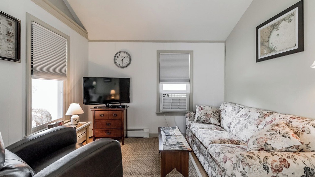 Photo of Livingroom in Camp Ellis