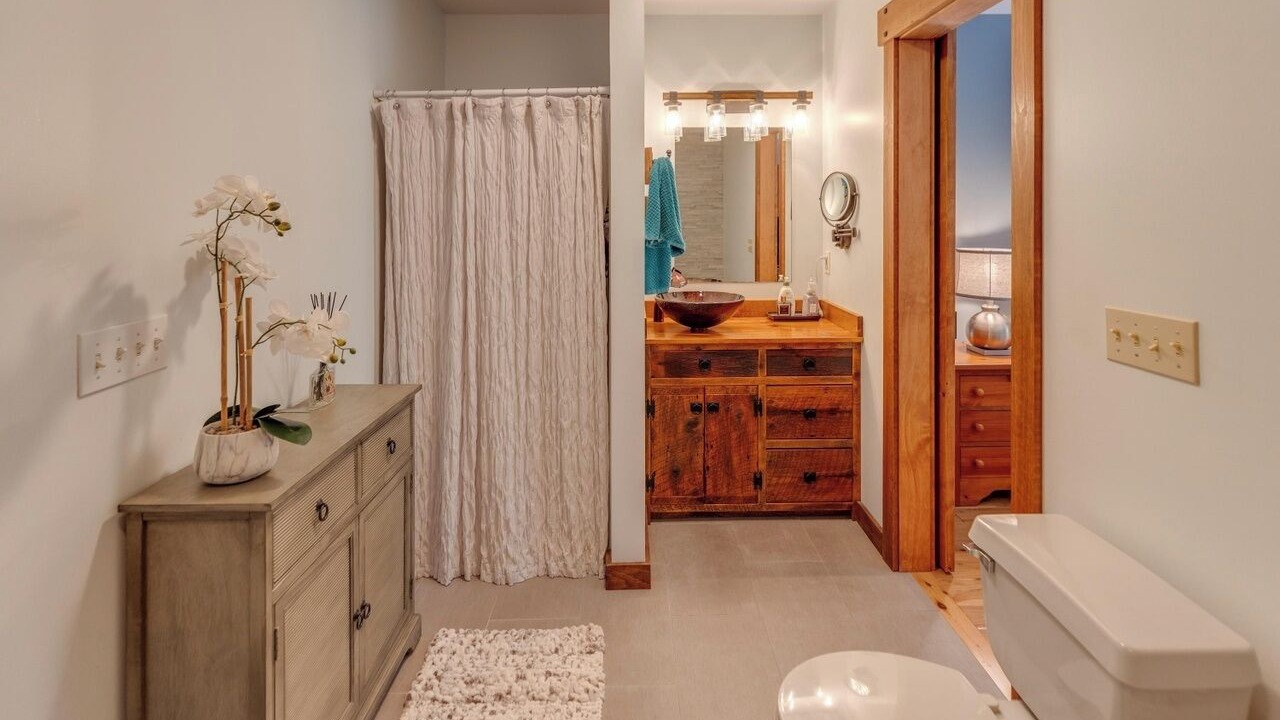 Photo of Bathroom in Campton