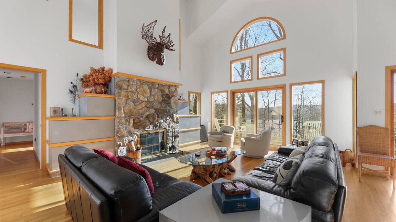Photo of Livingroom in Monterey