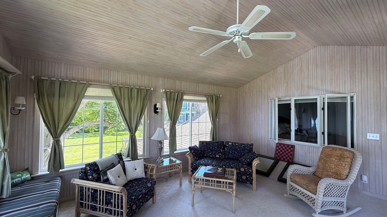 Photo of Livingroom in Town of Beekmantown