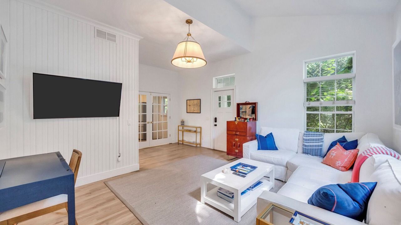 Photo of Livingroom in Northwest Harbor