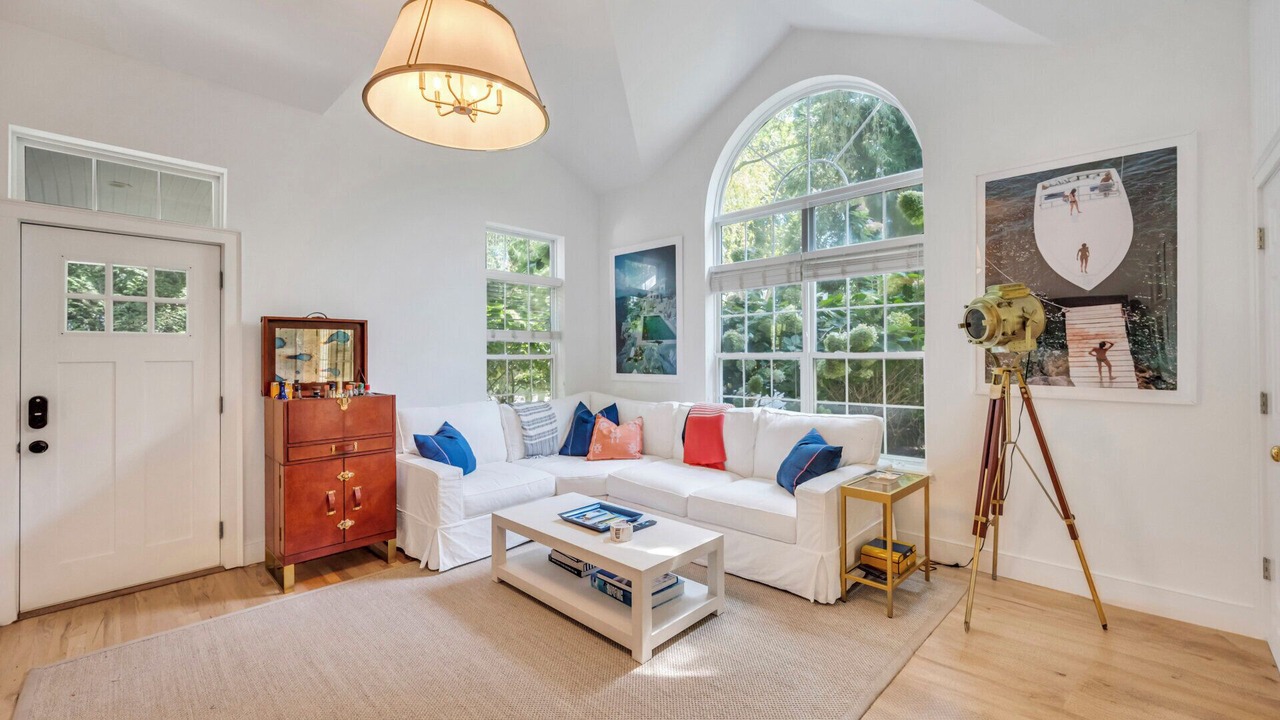 Photo of Livingroom in Northwest Harbor