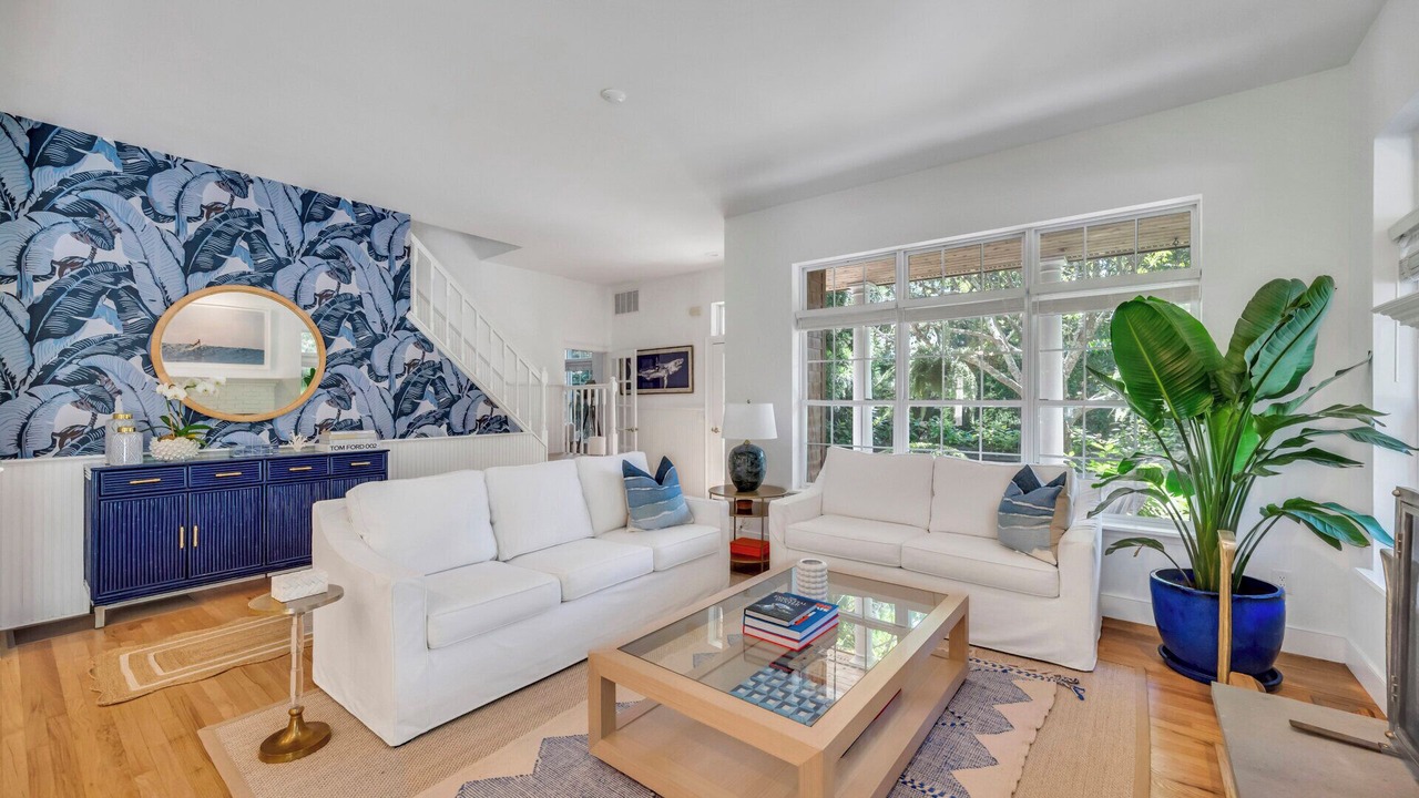 Photo of Livingroom in Northwest Harbor