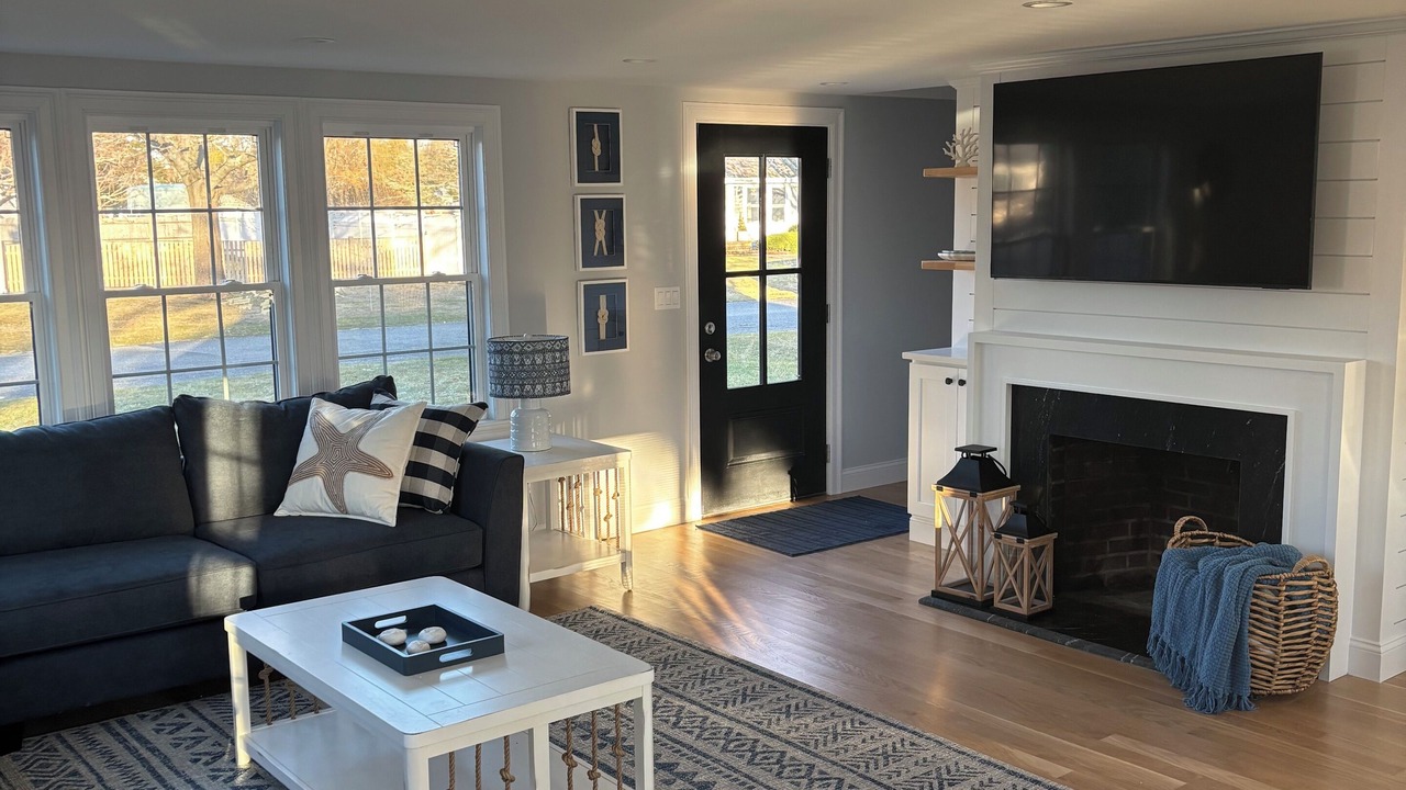 Photo of Livingroom in West Yarmouth