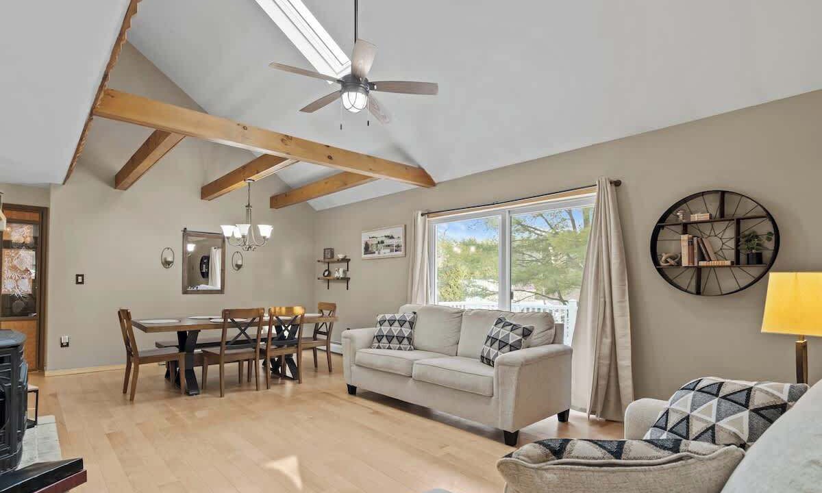 Photo of Livingroom in Lake Luzerne-Hadley