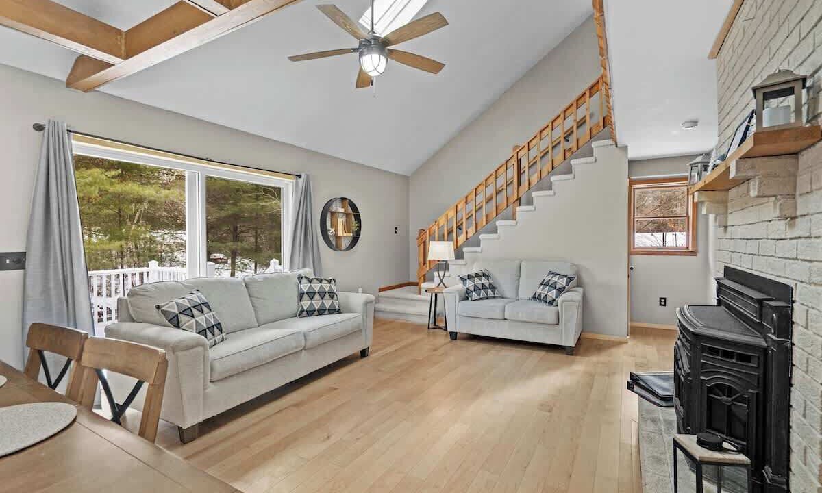 Photo of Livingroom in Lake Luzerne-Hadley
