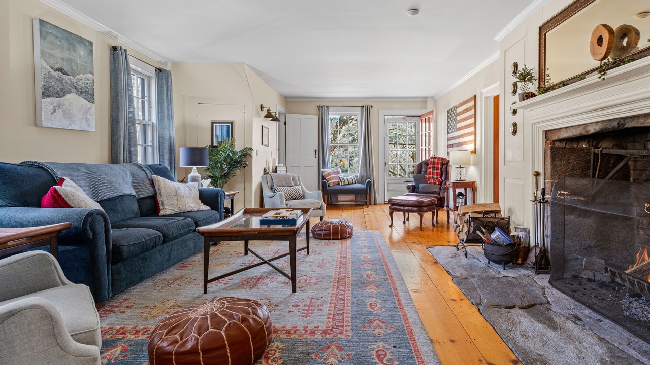 Photo of Livingroom in Bridgewater Corners