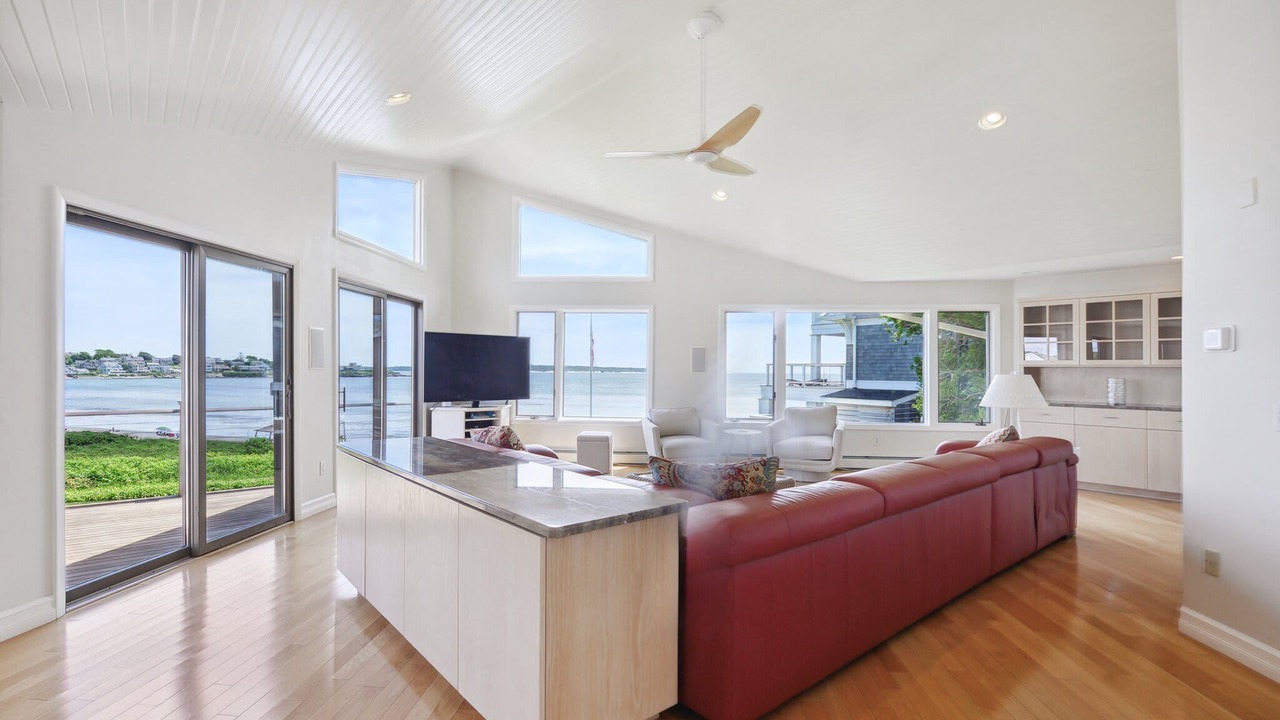 Photo of Livingroom in Bonnet Shores