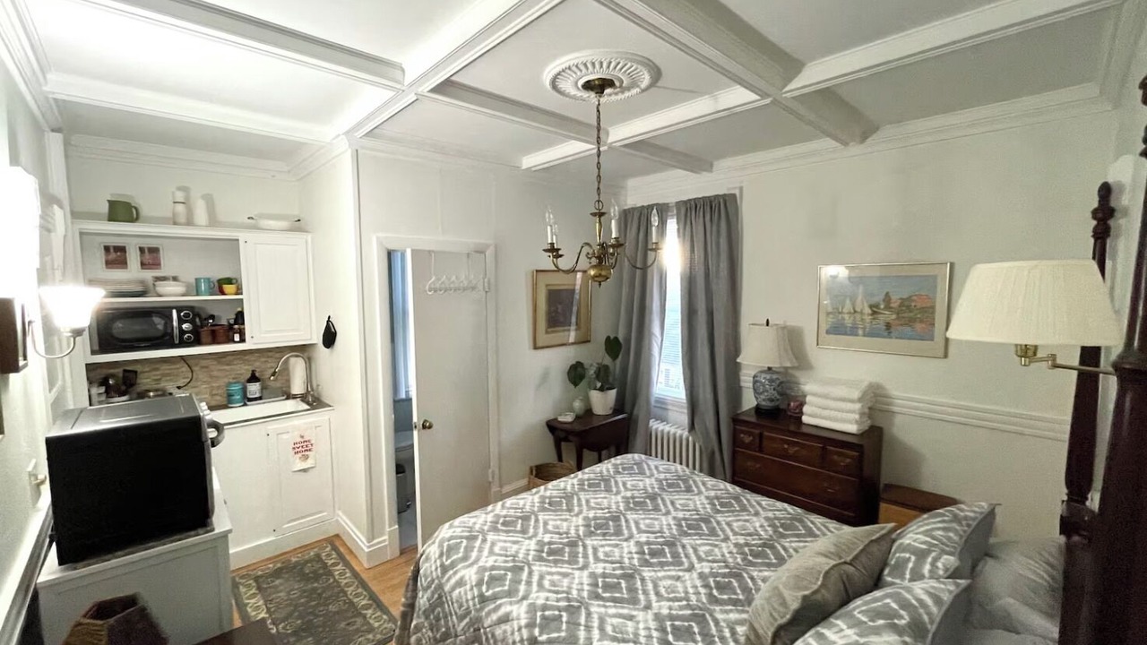 Photo of Bedroom in Bellevue Avenue Historic District