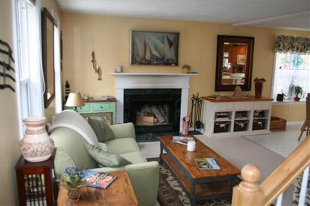 Photo of Livingroom in Mashpee Neck